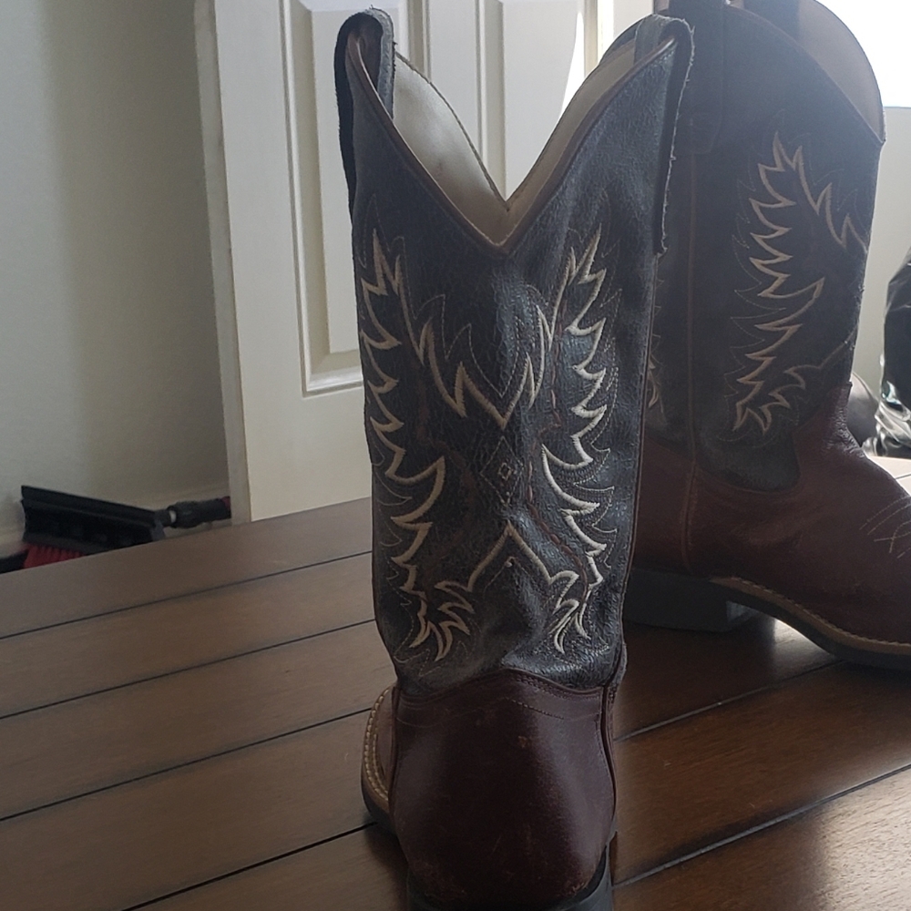 Boots - Picture 2 of 6
